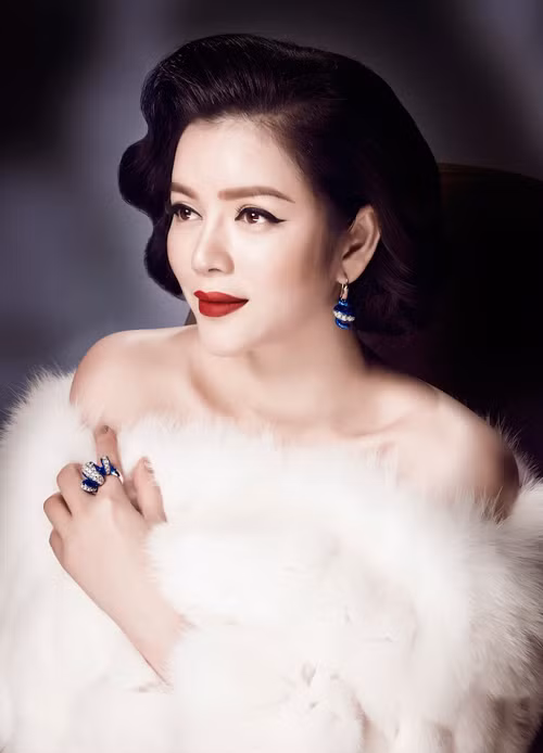 Cũng từ tình yêu với kim cương, từ ngày 26 - 29/9 này Lý Nhã Kỳ sẽ cùng một thương hiệu trang sức tổ chức sự kiện triển lãm tại TP HCM với tên gọi "Lực hấp dẫn của trái đất". Dự kiến triển lãm sẽ mang tới nhiều bộ trang sức kim cương quý với phiên bản giới hạn.