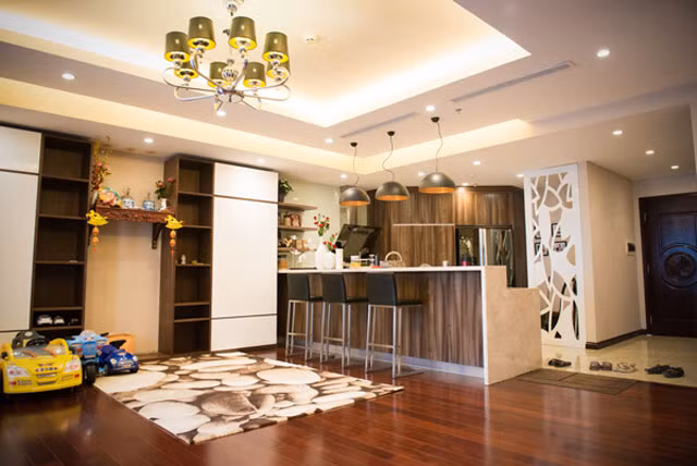 Các vật dụng trang trí, nội thất trong nhà được chàng diễn viên và vợ mua ở nhiều quốc gia khác nhau như Singapore, Nga, Hàn Quốc.