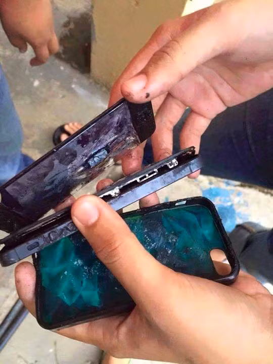 Không may mắn khi sử dụng điện thoại iPhone, một nam thanh niên người Thái Lan bị bỏng nặng khi chiếc điện thoại của anh bỗng nhiên phát nổ do quá nóng.