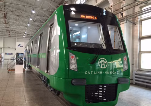 Lo anh tau xin cua duong sat tren cao Cat Linh - Ha Dong