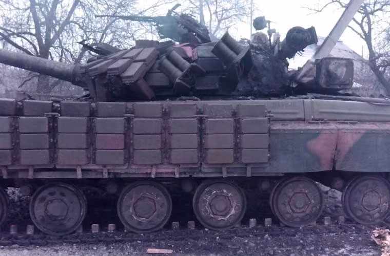 Dù các xe tăng T-64BV của Quân đội Ukraine được bọc giáp phản ứng nổ (ERA) có thể chống đạn xuyên giáp cực mạnh. Tuy nhiên, chúng vẫn bị phá hủy bởi các loại vũ khí của quân ly khai miền Đông khi đó.
