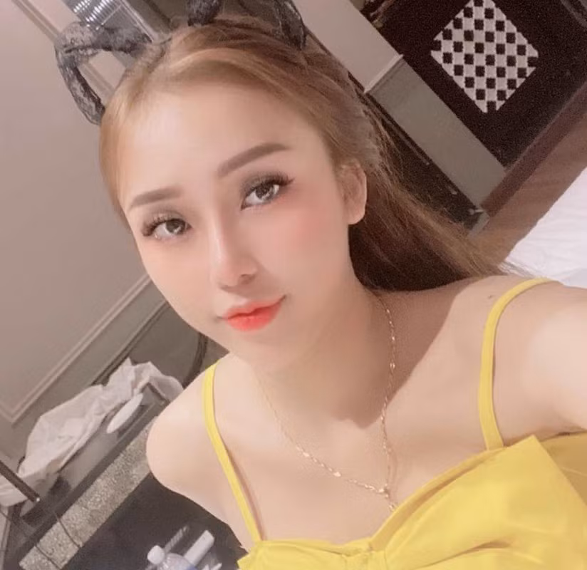 Thủ đoạn hoạt động của Hằng rất tinh vi: Ma túy được đặt mua từ TP HCM, Quảng Trị rồi chuyển về Huế bằng cách thuê người hoặc bỏ ma túy vào các gói hàng, quà sinh nhật. Hằng không trực tiếp nhận hàng, nhận tiền mà thông qua hệ thống chân rết và thuê lái xe ôm, taxi để giao dịch, thanh toán...