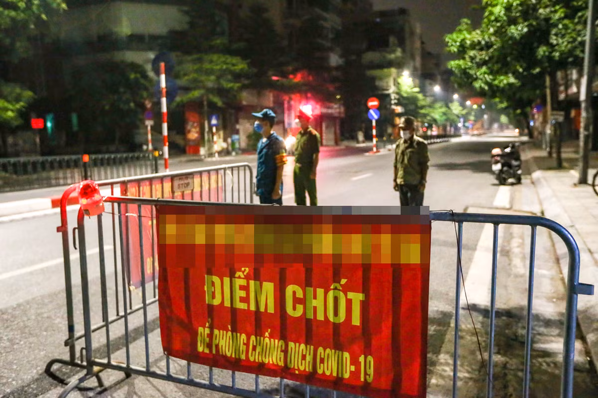 Thêm hàng trăm cây số nữa thì tổ công tác lên đến cửa khẩu Đăk Peur, một vùng rừng núi giáp biên giới. Lại phối hợp với Công an huyện Đăk Mil rà soát, xác minh…, phát hiện đối tượng Mười đã từng đi theo một xe taxi lên khu vực cửa khẩu, sau đó y đi bộ lang thang, nhưng đến chỗ nào cũng thấy các trạm kiểm dịch của bộ đội biên phòng. Có lẽ sợ bị bắt, y lại lên một chiếc xe tải đi nhờ về TP Buôn Ma Thuột, tỉnh Đăk Lăk. (Ảnh minh họa, nguôn internet)