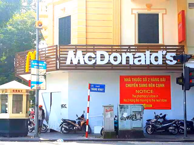 Ong lon McDonald's do bo Ha Noi, “ngu” tai dat vang Hang Bai?-Hinh-2