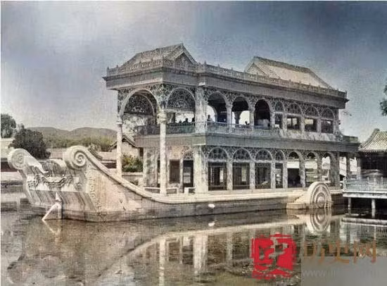 Dat nuoc Trung Quoc hon 100 nam truoc trong the nao?