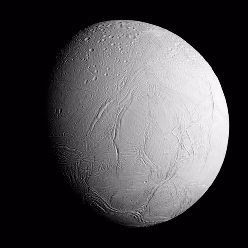 Enceladus là vệ tinh lớn thứ sáu của Sao Thổ. Nó được nhà thiên văn học William Herschel phát hiện vào năm 1789