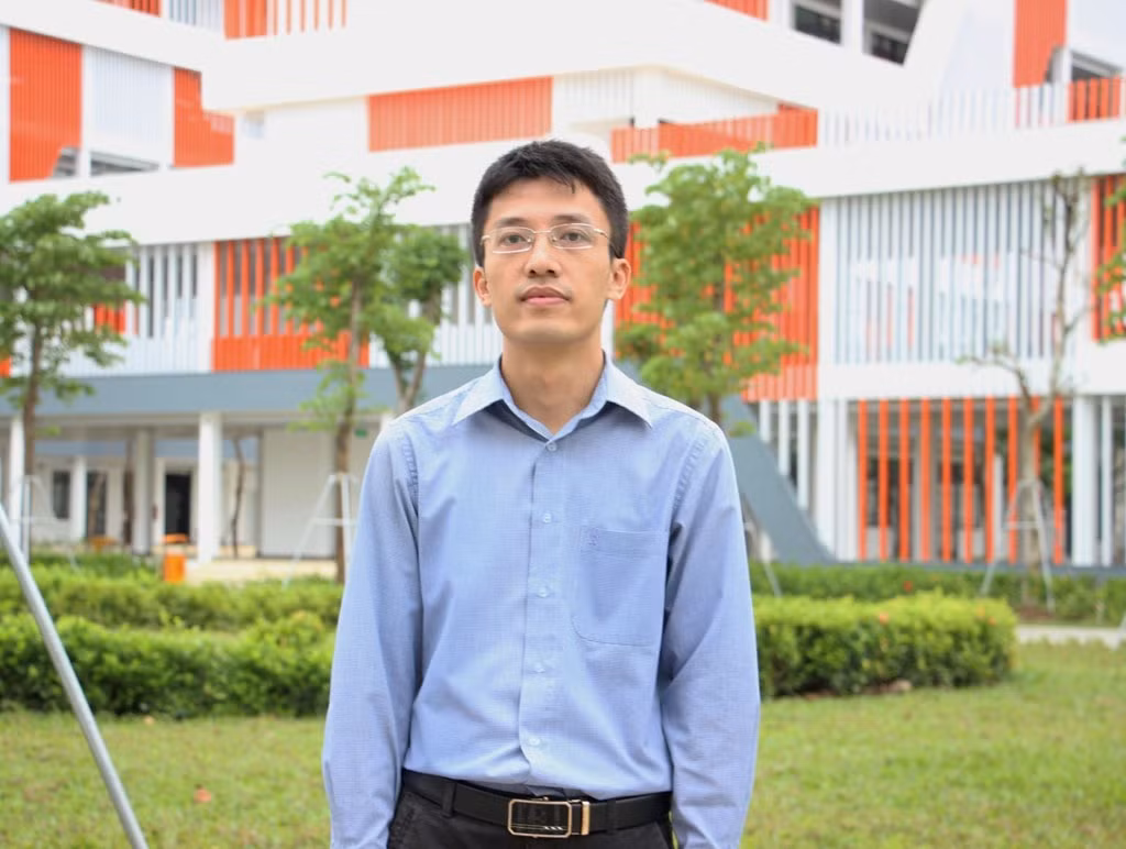 8. TS Phạm Việt Thành: Làm việc trong nhóm nghiên cứu hệ thống phi tuyến và ứng dụng (NoSA), Khoa Điện - Điện tử, trường Đại học Tôn Đức Thắng, với hơn 180 bài báo khoa học và là đồng tác giả của nhiều sách chuyên khảo.