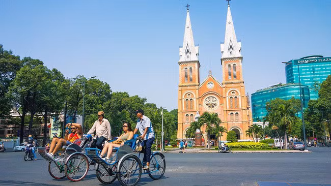 2.TP HCM được vinh danh ở hai hạng mục "Thành phố du lịch kết hợp làm việc tốt nhất" và "Điểm đến tổ chức lễ hội và sự kiện hàng đầu châu Á". 2023 cũng là năm thứ hai liên tiếp TP HCM giành giải "Thành phố du lịch kết hợp làm việc tốt nhất". Đây là một trong những điểm đến đẹp nhất Việt Nam mà du khách không thể bỏ lỡ.