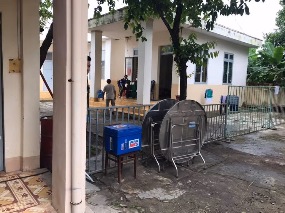 Nơi in sao đề thi trắc nghiệm của điểm thi này được đặt tại một góc riêng biệt trong khuôn viên Sở GD-ĐT với nhiều vòng bảo vệ nghiêm ngặt. Phía trong là điểm in sao đề thi nằm cách biệt. Phía ngoài, nơi vòng 2 và vòng 3, có công an, thanh tra, các nhân viên bảo vệ có nhiệm vụ bảo vệ và là đầu mối giao tiếp giữa vòng bảo vệ trong với bên ngoài. Công an sẽ theo dõi 24/24h, những người không có trách nhiệm tuyệt đối không được vào khu vực in sao đề thi.
