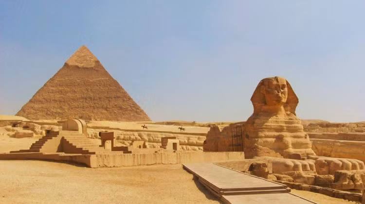 Nhóm của ông Morsi chú ý đến đền thờ Menkare - nơi mà họ cho rằng có thể từng là đầm phá.