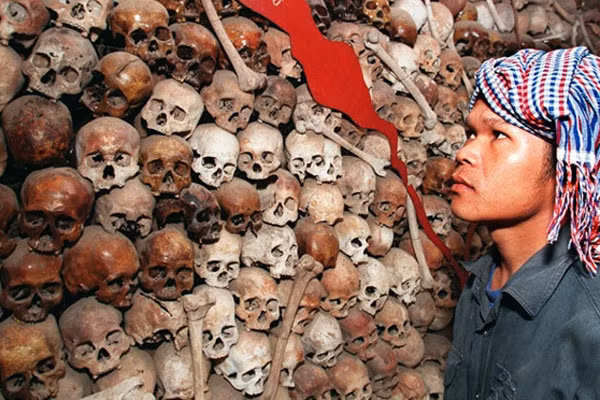 Hộp sọ người chất thành bức tường cao tại Bảo tàng Nhà tù Tuol Sleng ở thủ đô Phnom Penh là minh chứng cho tội ác rùng rợn của Khmer Đỏ và Pol Pot.