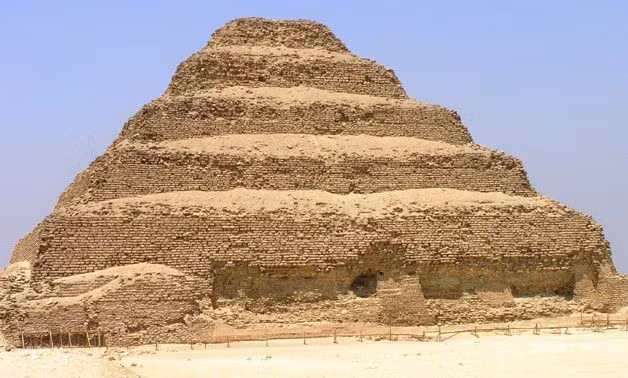 Sau khi thực hiện một loạt kiểm tra, các chuyên gia đã phát hiện 13 cửa giả bên trong kim tự tháp Djoser.