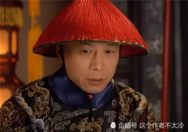 Dưới thời phong kiến, thái giám hay còn gọi hoạn quan, công công làm các công việc chăm lo từng bữa ăn, giấc ngủ và các nhu cầu khác của hoàng đế và gia đình.