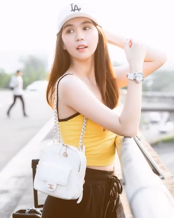 Cực yêu 3 kiểu mũ được sao Việt tích cực diện trong hè này - Hình 4 Cuc yeu 3 kieu mu duoc sao Viet tich cuc dien trong he nay-Hinh-4