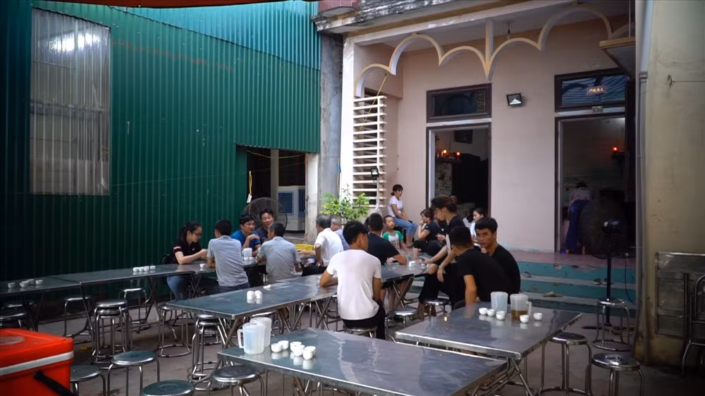 May bay quan su roi o Khanh Hoa: That long nuoc mat me Trung sy tre