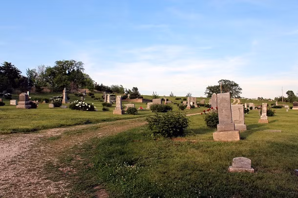 Nghĩa trang Stull ở Kansas, Mỹ là một trong những địa điểm bí ẩn nổi tiếng thế giới. Nơi chôn cất người chết này được một số người tin rằng đây là cửa ngõ dẫn tới địa ngục.