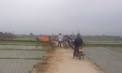 Bang hoang phat hien xac thanh nien loa the giua canh dong
