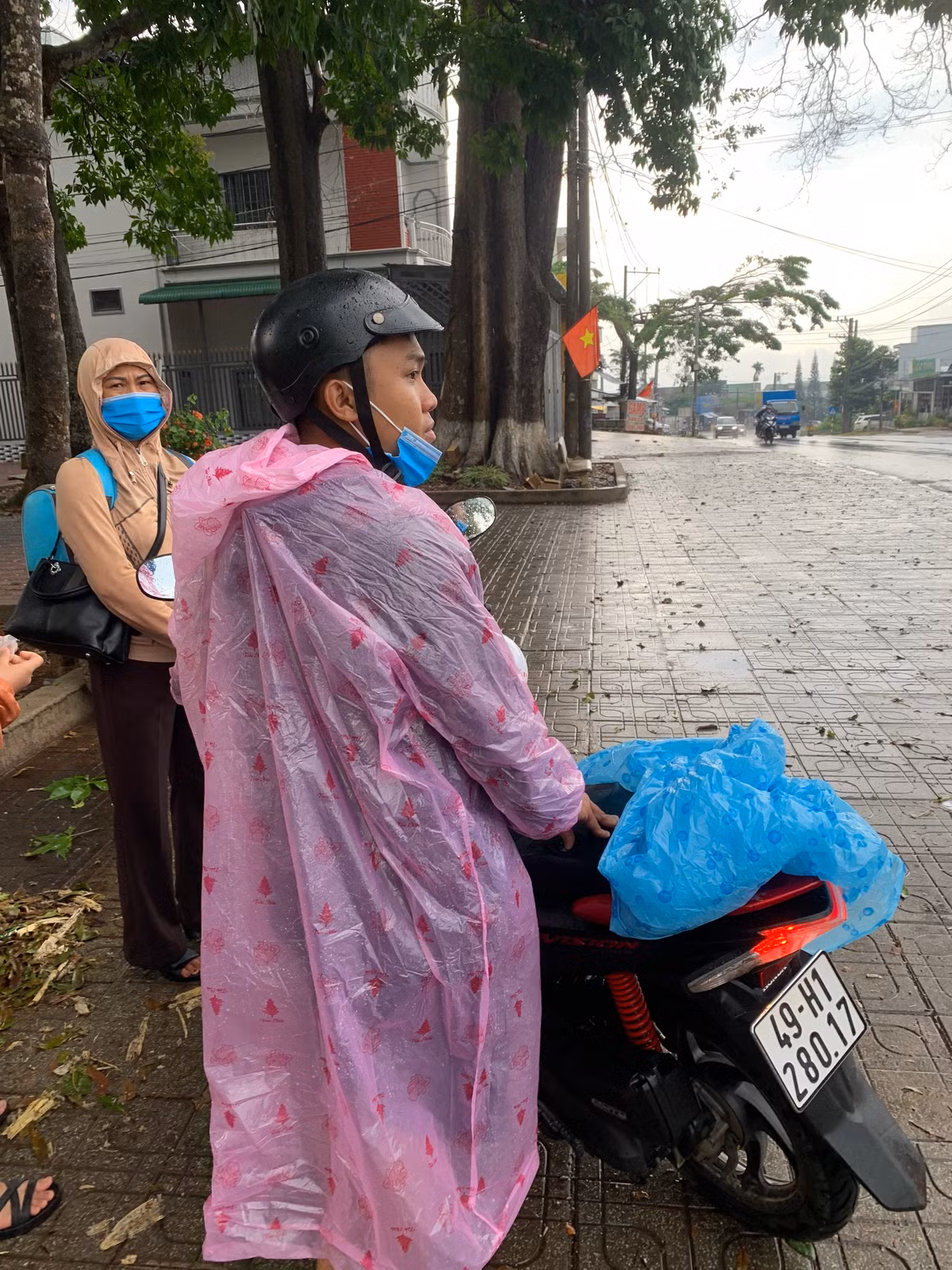 Nhieu tinh o Dong Nam Bo da co mua ‘vang giai nhiet-Hinh-6
