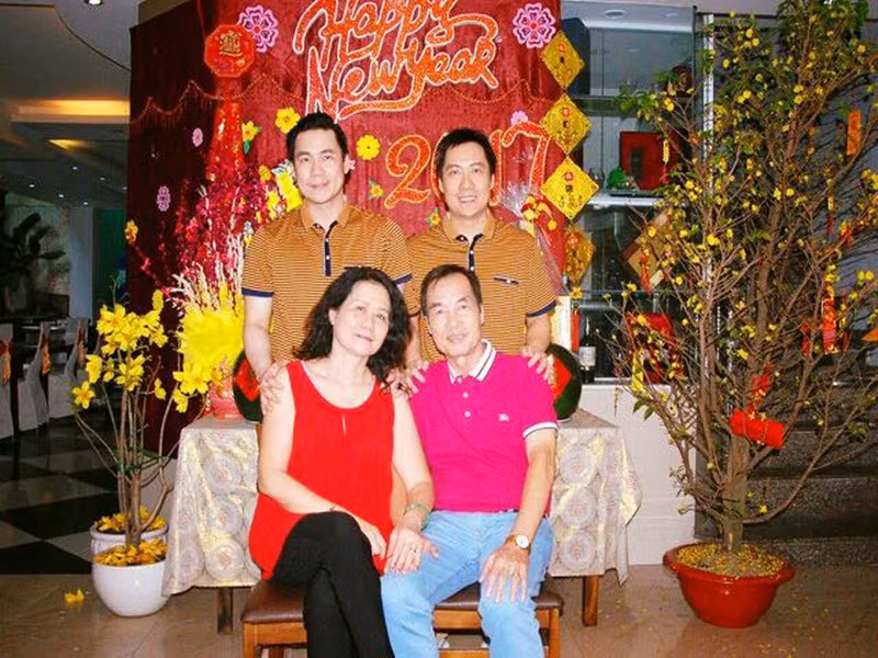 Theo Khánh Phương, bố mẹ định hướng cho anh và anh trai của anh dùng tri thức, tài năng của mình để tạo ra những giá trị của bản thân trong cuộc sống. Ảnh: FBNV.