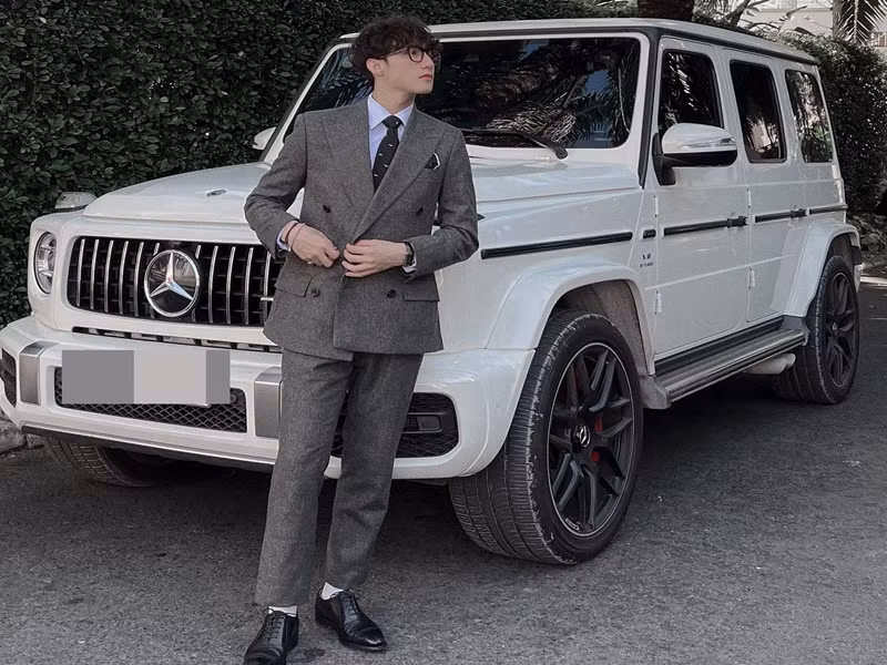 Từ năm 2021 đến nay, Sơn Tùng M-TP thường xuyên sử dụng chiếc Mercedes AMG G63 có giá khoảng từ 11 tỷ đến 12 tỷ. Ảnh: FBNV
