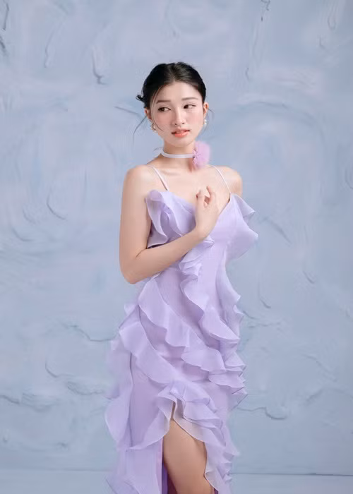 “Thực sự từ lúc chị Bảo Ngọc, Mai Phương đã được xác định cuộc thi quốc tế của mình thì Nhi rất nóng lòng và mong muốn mình cũng có cơ hội được thi đấu. Miss International 2023 là cuộc thi mà Nhi mong ước, Nhi sẽ cố gắng hoàn thiện bản thân hơn để đến với cuộc thi trong sự chuẩn bị tốt nhất”, nàng hậu bày tỏ. Ảnh: FBNV