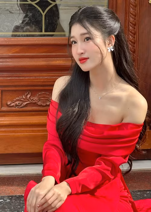 Phương Nhi còn tham gia đóng MV và đăng tải các clip khoe tài năng nhảy của mình. Ảnh: FBNV.