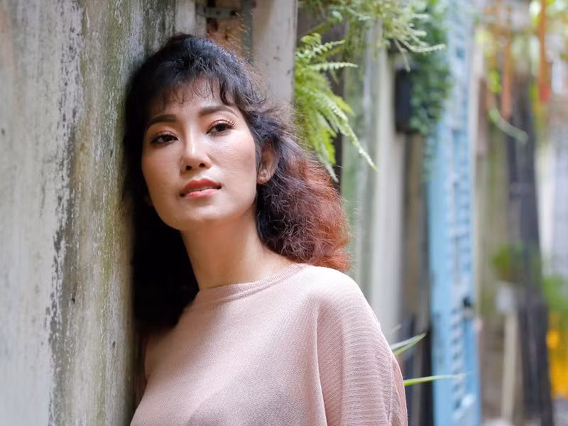 Diễn viên Kim Phượng phát hiện ung thư vú khi mới 20 tuổi. Nhờ thói quen kiểm tra sức khỏe định kỳ, cô thoát khỏi căn bệnh hiểm nghèo này. Ảnh: VOV