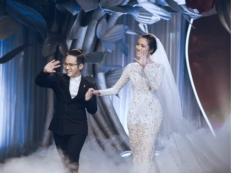 Người thiết kế mẫu váy Phạm Băng Băng mặc dự Liên hoan phim Cannes 2023 có hai thương hiệu thời trang được đánh giá cao là thời trang ứng dụng và váy cưới cao cấp. Ảnh: Đẹp.