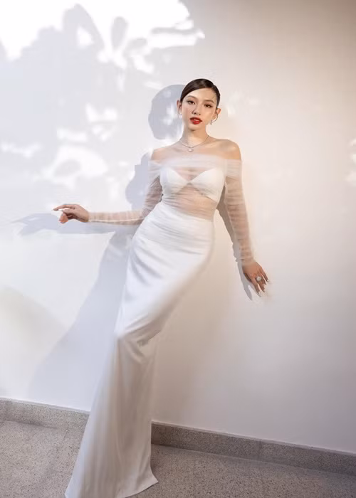 Thùy Tiên còn yêu cầu tòa buộc bà Thùy Trang gỡ bỏ toàn bộ các bài viết có thông tin, hình ảnh, nội dung sai sự thật, gây tổn hại đến quyền và lợi ích hợp pháp của Thùy Tiên, đính chính thông tin và xin lỗi Thùy Tiên. Bên cạnh đó, Thùy Tiên yêu cầu tòa buộc bà Thùy Trang bồi thường thiệt hại về vật chất và tinh thần cho Thùy Tiên 387,6 triệu đồng. Ảnh: FBNV.