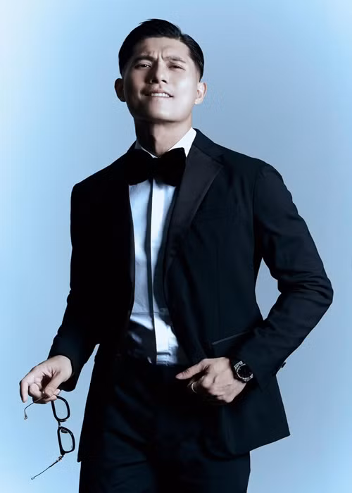 Lâm Bảo Châu có gương mặt góc cạnh.