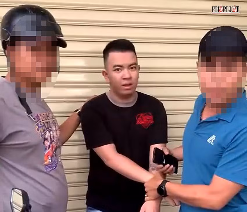 Vay 13 triệu, trả 11 triệu vẫn còn nợ 12 triệu và bị tạt sơn, khủng bố - Hình 2 Vay 13 trieu, tra 11 trieu van con no 12 trieu va bi tat son, khung bo-Hinh-2