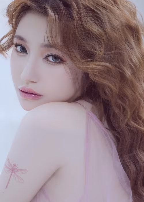 Cuoc song cua Elly Tran sau on ao to chong ngoai quoc