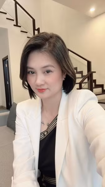 Sau gần 20 năm, cựu phụ công nổi tiếng của CLB Bộ Tư lệnh Thông tin và đội tuyển bóng chuyền nữ quốc gia vẫn rất xinh đẹp và trẻ trung.