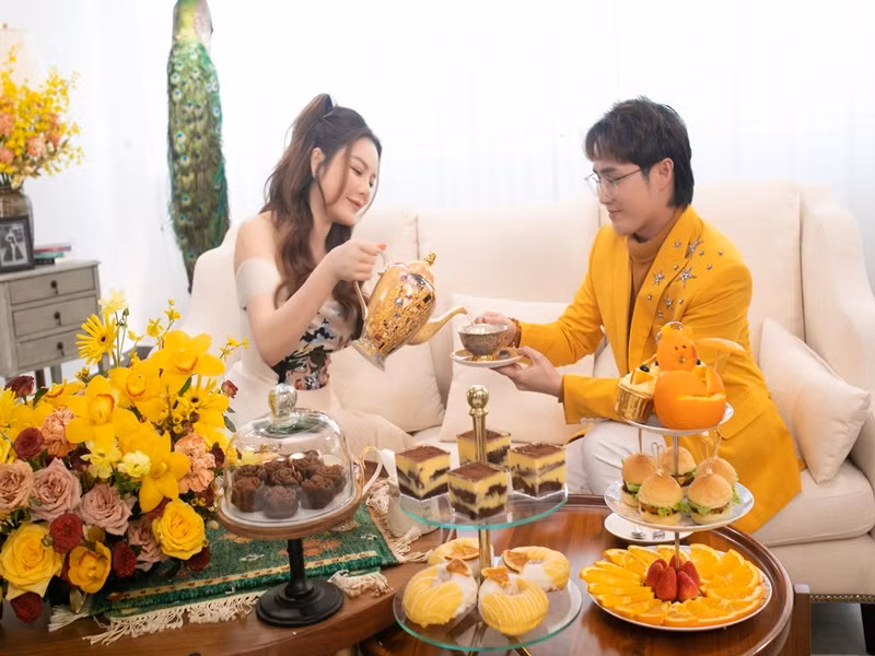 Trước thềm Cannes 2023 khai mạc, trên trang cá nhân, Lý Nhã Kỳ đăng tải hình ảnh ghi hình cho dự án Trà chiều cùng mợ chảnh. Ảnh: FBNV