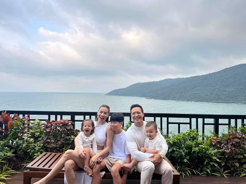 Nữ ca sĩ chia sẻ, cô có thể lộng lẫy, rực rỡ trên sân khấu, nhưng về nhà lại vô cùng mộc mạc, giản dị.