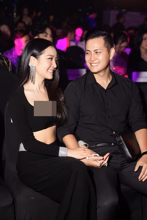 Lưu Chấn Bang tậu nguyên phòng gym tại nhà để Karen Nguyễn tập luyện.