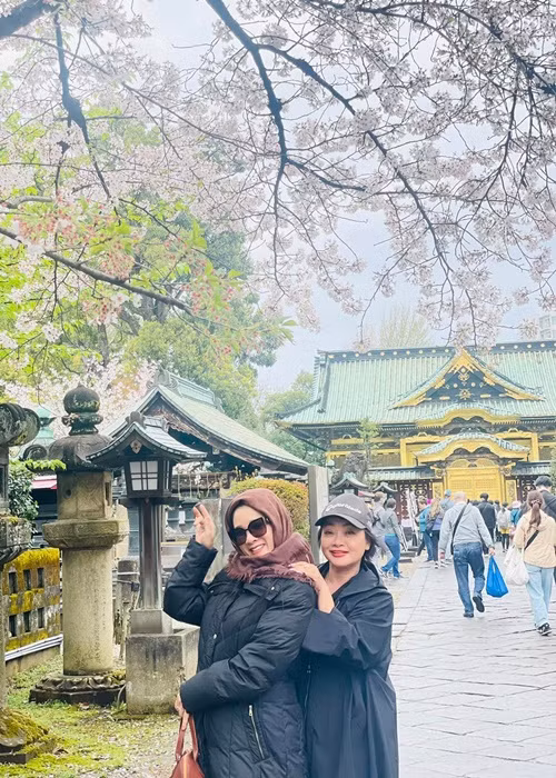 Khi rảnh rỗi, ca sĩ Thanh Thanh Hiền gặp gỡ bạn bè. Cách đây không lâu, cô đi du lịch Nhật Bản cùng các đồng nghiệp thân thiết như diễn viên Trà My, MC Thảo Vân.