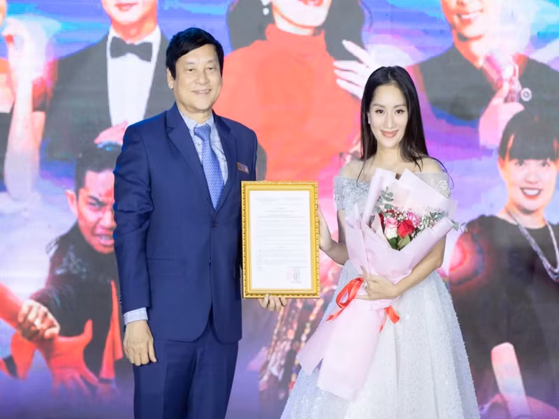 Cách đây không lâu, thông tin Khánh Thi làm Viện trưởng Viện Văn hóa - Nghệ thuật của Trường ĐH Kinh tế - Tài chính TP HCM nhận được sự quan tâm của nhiều khán giả.