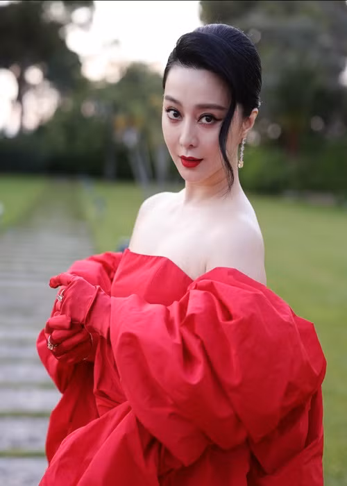 Mỹ nhân phim Võ Mị Nương truyền kỳ liên tục xuất hiện trên thảm đỏ, tham gia sự kiện bên lề Liên hoan phim Cannes năm nay. Ảnh: amfAR.