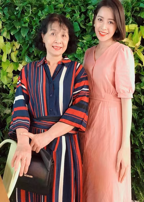 Chi Pu thừa hưởng nhiều nét đẹp từ mẹ. Ảnh: FBNV
