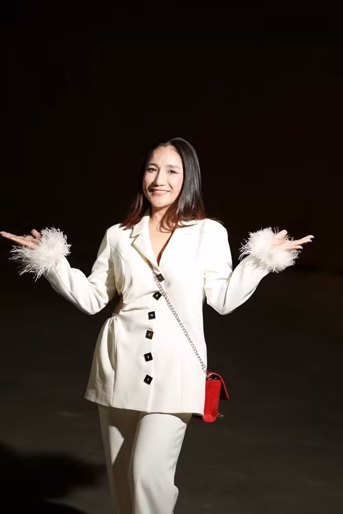 Cát Tường từng trải qua 3 mối tình với trai trẻ, kém cô hàng chục tuổi. Theo nữ MC, rào cản lớn nhất khi yêu trai kém tuổi là gia đình.