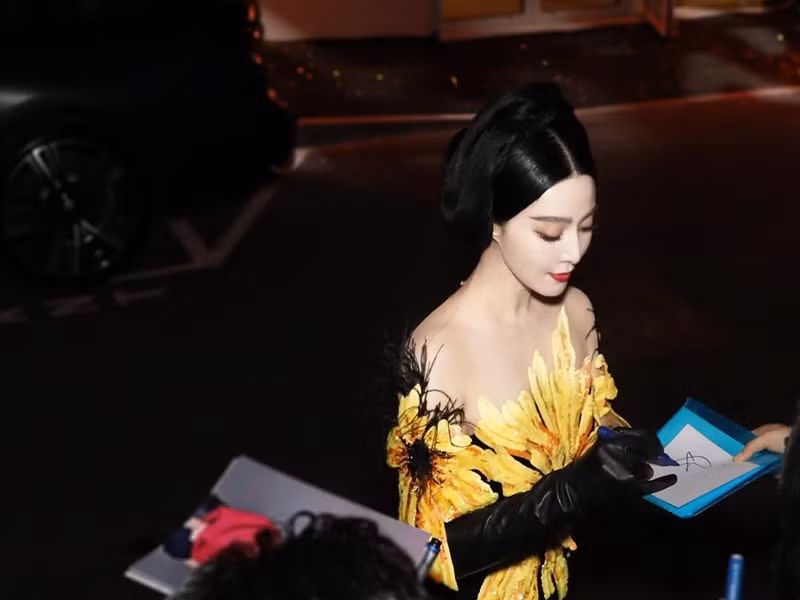 Mỹ nhân họ Phạm vắng mặt trên thảm đỏ Cannes ngày thứ 2. Ảnh: FBNV