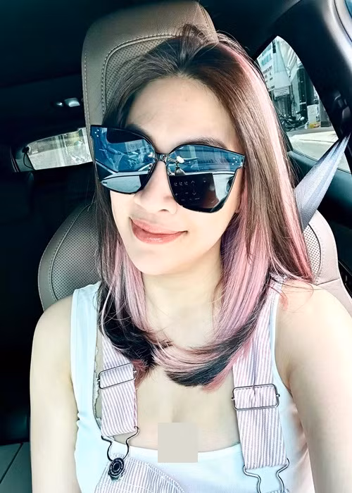 Theo nữ ca sĩ Pha Lê, chồng cũ không cho cô gọi anh là "ba của Ốc". "Thế mình phải gọi bạn bằng danh xưng gì đây Manny? Bạn từ chối cả việc làm cha của một đứa bé chỉ vì sợ người yêu ghen và buồn?", Pha Lê bức xúc tố chồng cũ.
