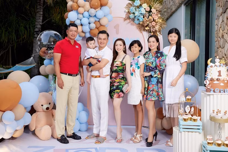Con gái thứ 2 của Bình Minh cao gần bằng vợ diễn viên Chi Bảo.