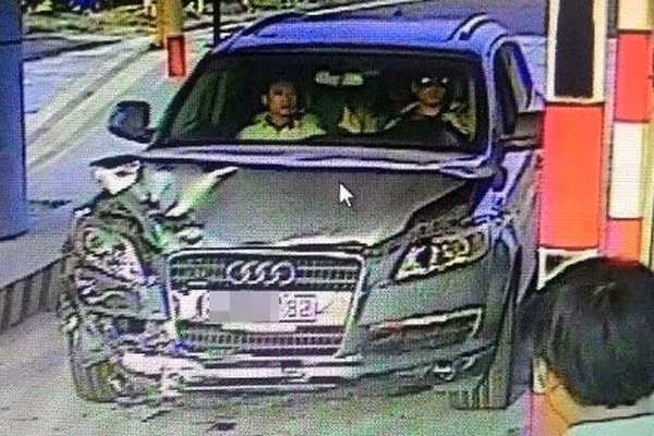 Truy tim xe Audi nghi gay tai nan roi bo tron