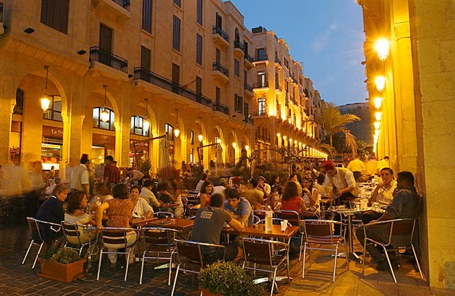 Downtown Beirut, Lebanon: Khu vực tuyệt đẹp này của Lebanon không cho phép xe cộ hoạt động. Với nhiều nhà hàng, quán cà phê, cửa hiệu mua sắm, Downtown Beirut đem lại cho du khách những trải nghiệm tuyệt vời. Ảnh: Lebaneseconsulate.