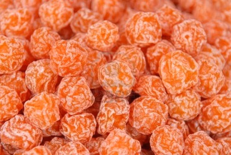 Trái cây sấy khô: Mơ sấy khô không muối và nho khô rất giàu sắt. Ngoài ra nó còn chứa các vitamin thiết yếu và chất xơ cho cơ thể.