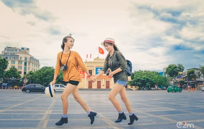 Cặp song sinh cho biết, trong 3 năm học phổ thông, cả hai khiến nhiều bạn bè, thầy cô nhầm lẫn vì có vẻ ngoài quá giống nhau.