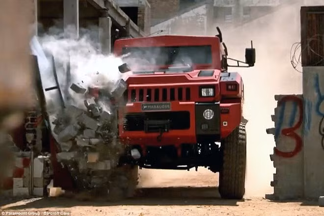 Marauder có thể húc đổ tường, công sự một cách dễ dàng nhờ lớp vỏ thép chắc chắn. Khối lượng của chúng lên tới 20 tấn.