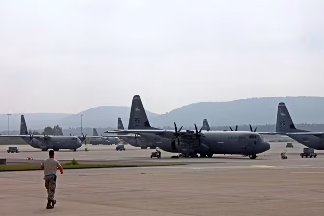 Phiên bản mới nhất của dòng máy bay này là C-130J Super Hercules, bắt đầu được sản xuất từ năm 1996 và là phiên bản nâng cấp toàn diện từ C-130 Hercules.